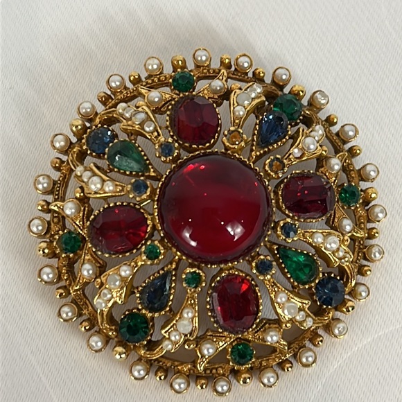 Capri Signed Round Vintage Glass Cabochon Crystals Pearl Gold Tone Metal Brooch - Picture 6 of 15